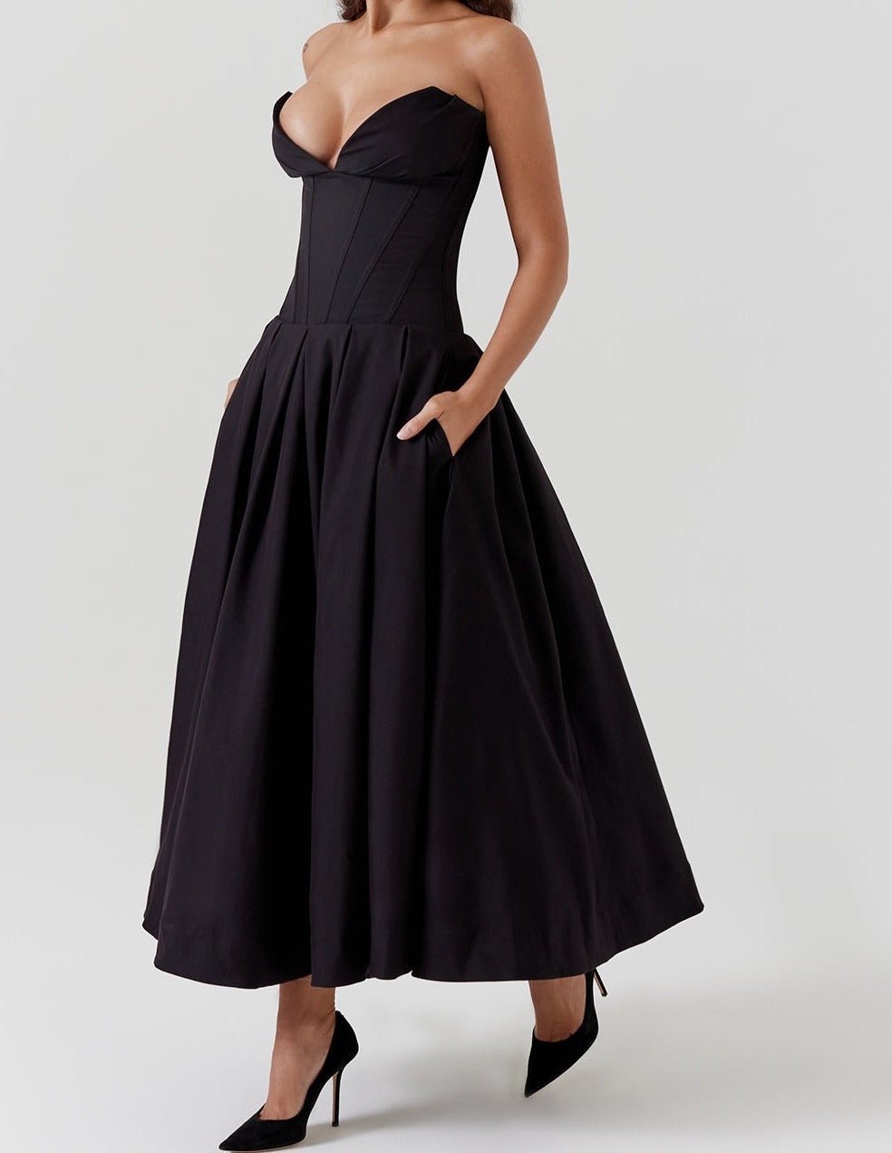 Robe Stellaire - Robe de Soirée Noire Décolleté Sans Bretelles avec Corset | Design Élégant pour Occasions Spéciales - TrendlyLux™